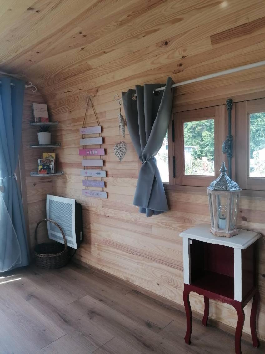 La Roulotte Des Trois Arbres Bed and Breakfast Oradour-sur-Glane Buitenkant foto